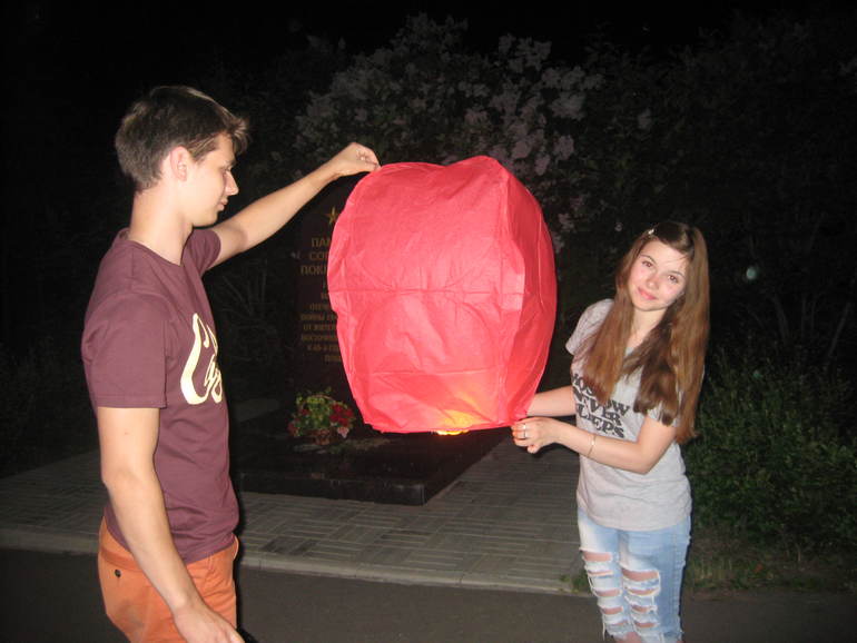 1 июня у Макса и Даши- 2г знакомства.