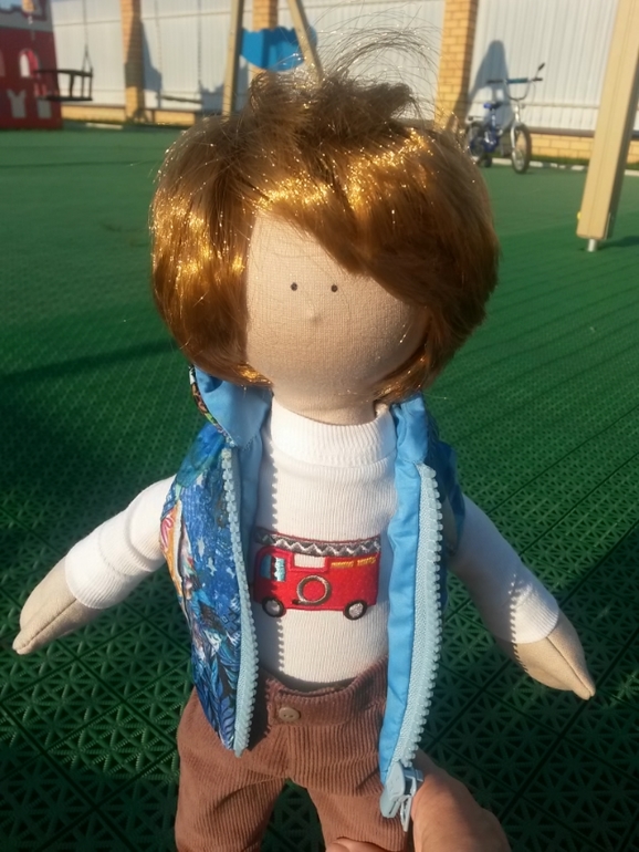 Лошадка Синтия и кукла мальчик Эрнест.