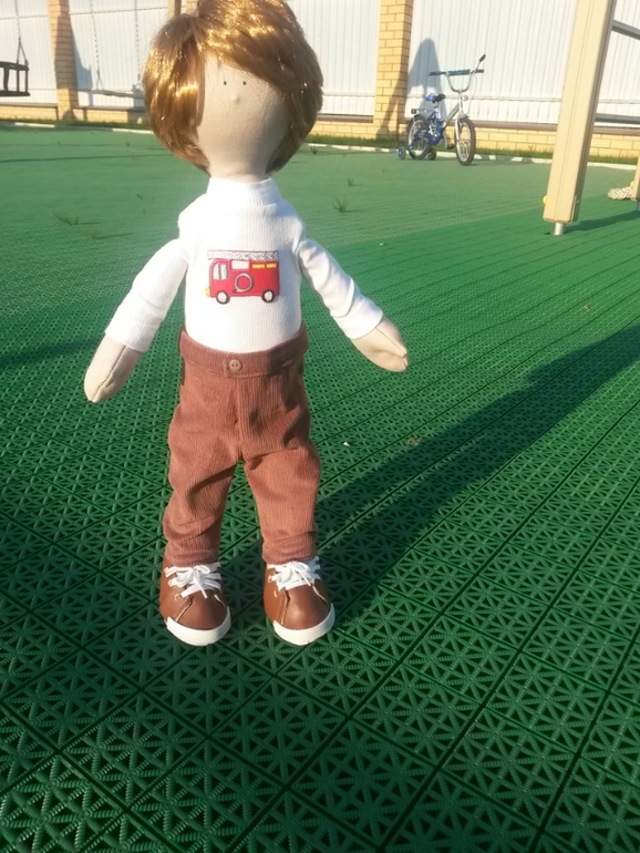 Лошадка Синтия и кукла мальчик Эрнест.