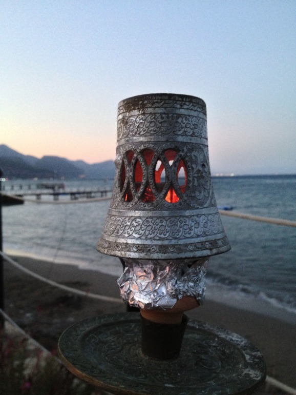 Андрюша, его родители и бабушка ездили на мооооре)