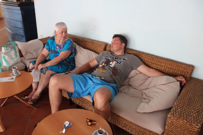 Андрюша, его родители и бабушка ездили на мооооре)