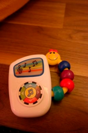 наши любые игрушки с 0 до 11 месяцев))