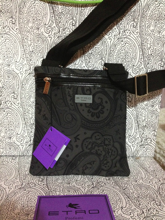 Сумки и праздничные украшения ETRO