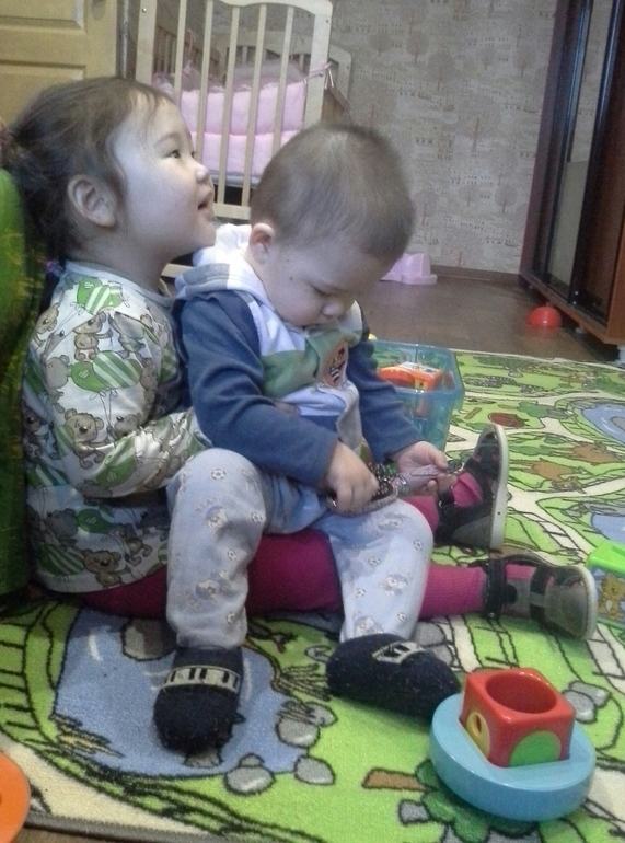 Старшей 2, 9 а младшему 1,1 Большие радости и маленькие трудности =)