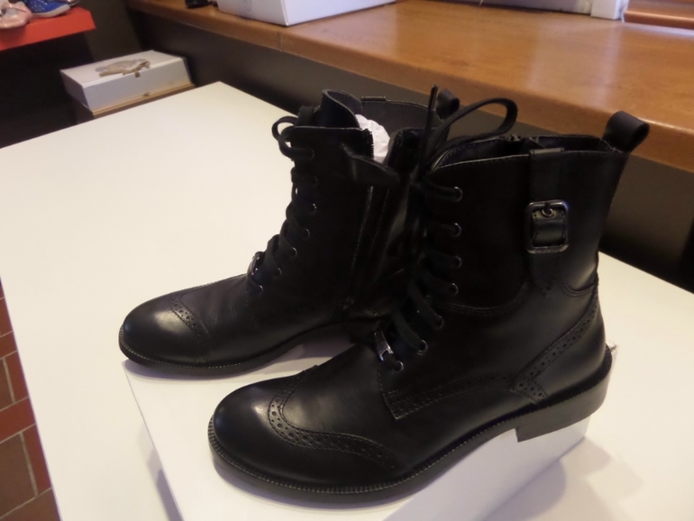 Cherie унисекс в наличии 32,33,35-4700руб,38,39-4900руб внутри кожа