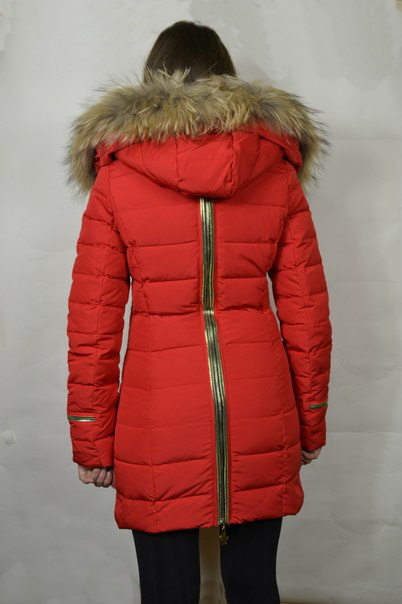 Пуховик женский Moncler сзади молния красного цвета все размеры в наличии