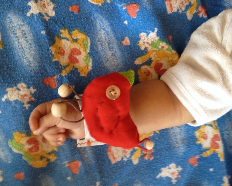 Птичка-браслет на руку