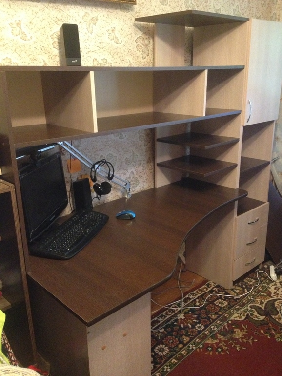 Девочки, может кому нужен уголок школьника? Продам за 4000
