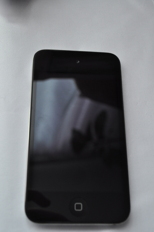 Срочно продам iPod touch 4 на 8gb!!