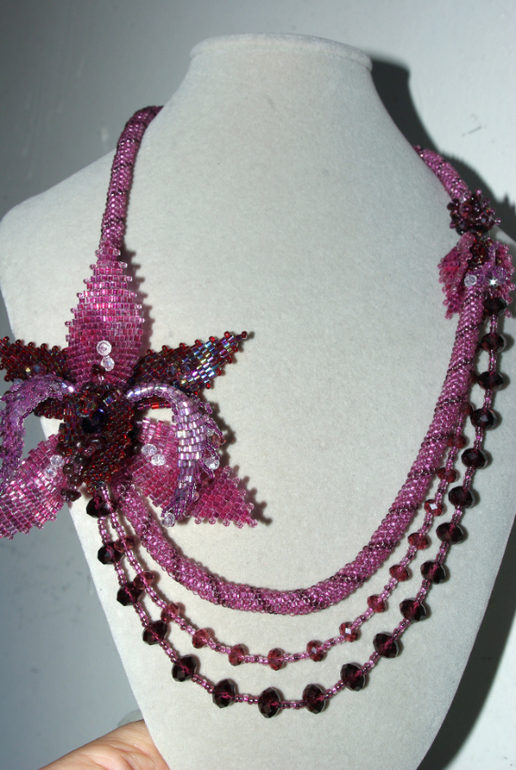 Украшения из бисера