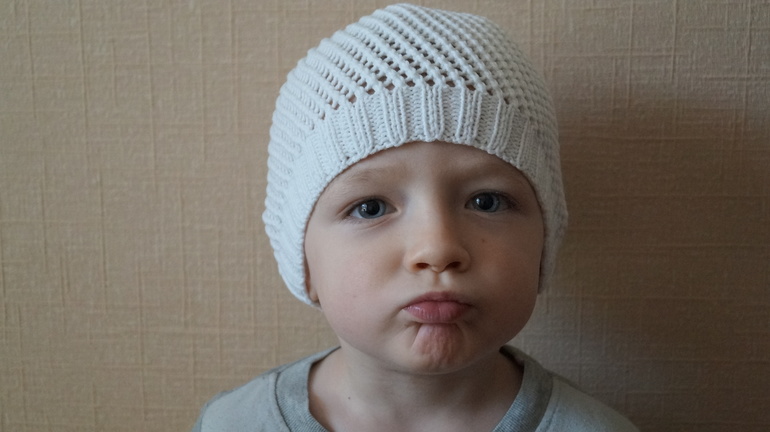 Летние шапочки для сестренок)