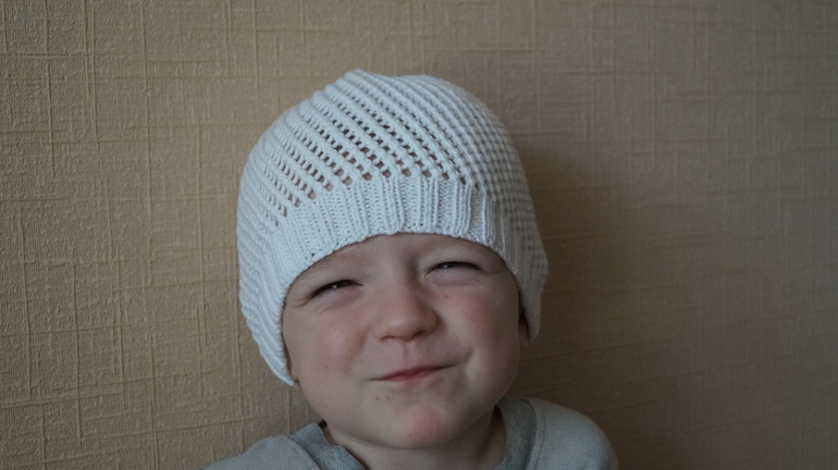 Летние шапочки для сестренок)