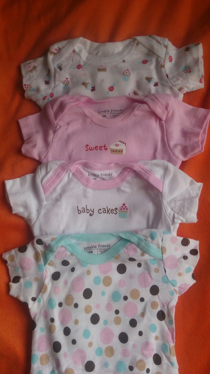 Ну наконец-то и я похвастаюсь нашими первыми вещичками))))))))