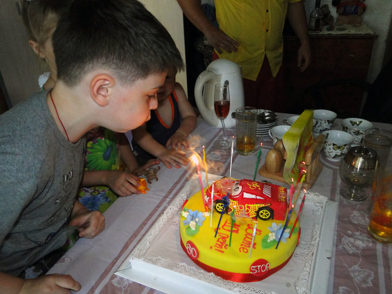 10 лет сыночку и 9 месяцев доченьке