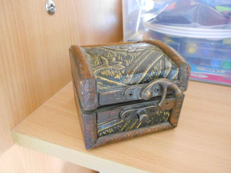 А как вы храните игрушки/книжки и всякие мелочи?