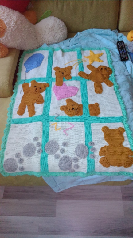 Связала пледик для будущего сыночка)