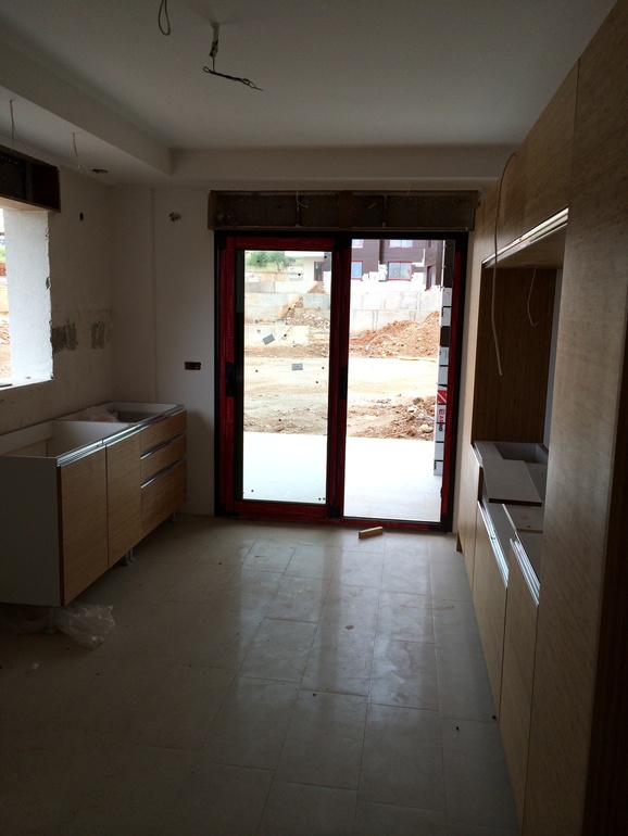 Кухня, шторы, кресло