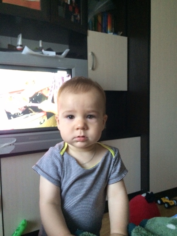 В на Ваш взгляд похожи хоть немного ?)