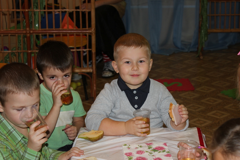 На дне рождении сестренки!
