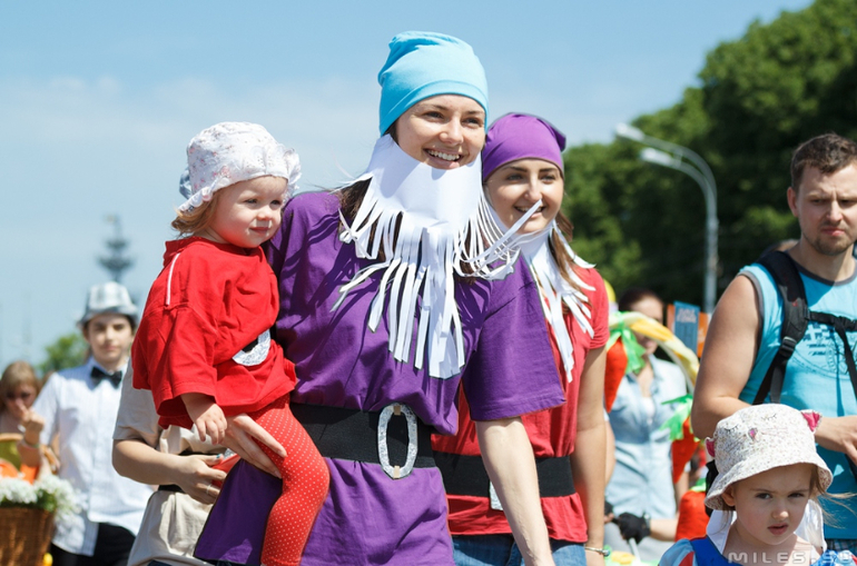 Парад колясок 2014. Парк Горького. Мать и дитя.