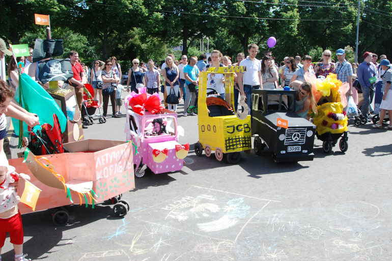 Парад колясок 2014. Парк Горького. Мать и дитя.