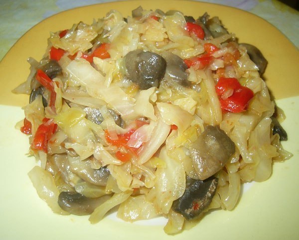 Капуста с грибами и болгарским перцем