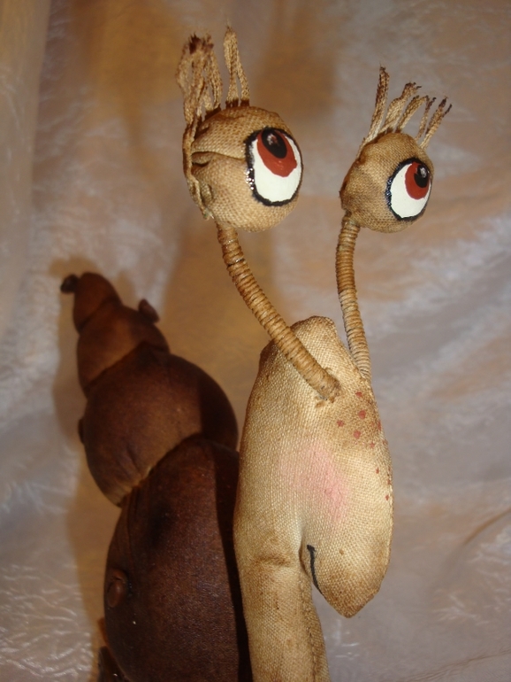 Моя первая тильда: кофейная улитка с глазами-перископами на скейте.