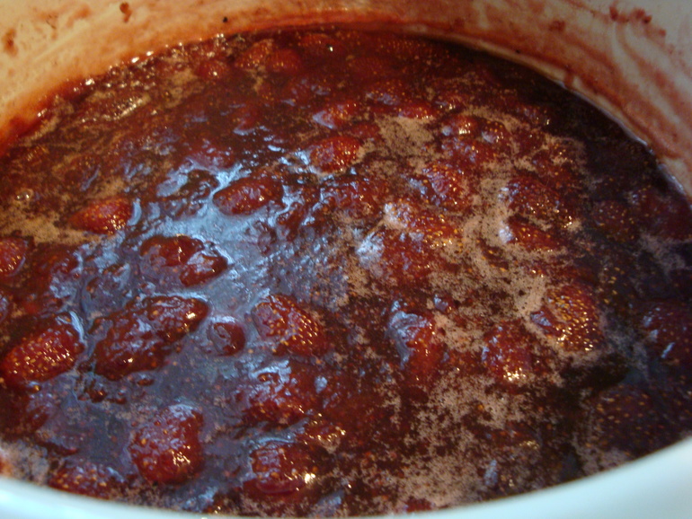 Клубничный джем с ванилью и черным перцем