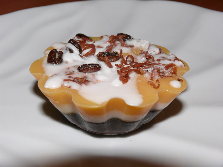 А я люблю делать аппетитные пирожные и кофейно -шоколадные!)