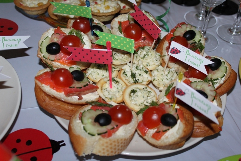 ГодоВасие на васильковой полянке в компании с божьими коровками