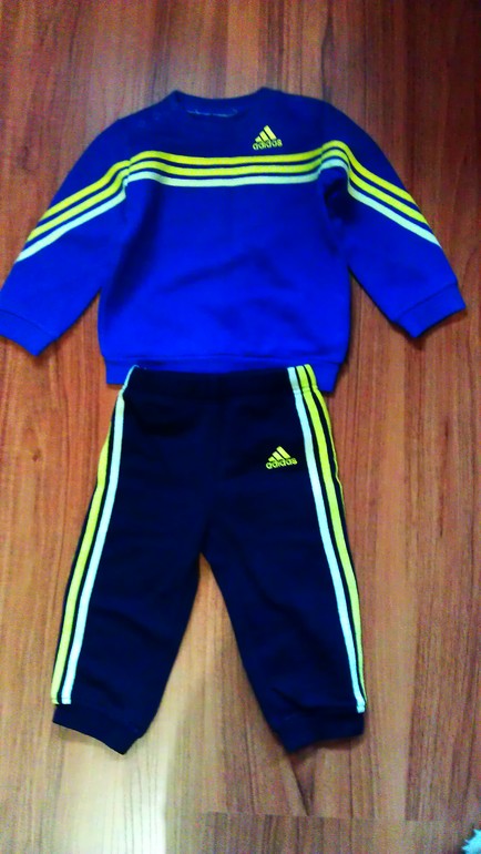 Спортивный костюм фирмы Адидас