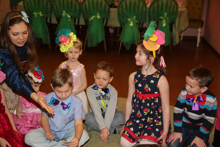 Праздник в стиле Алиса в стране