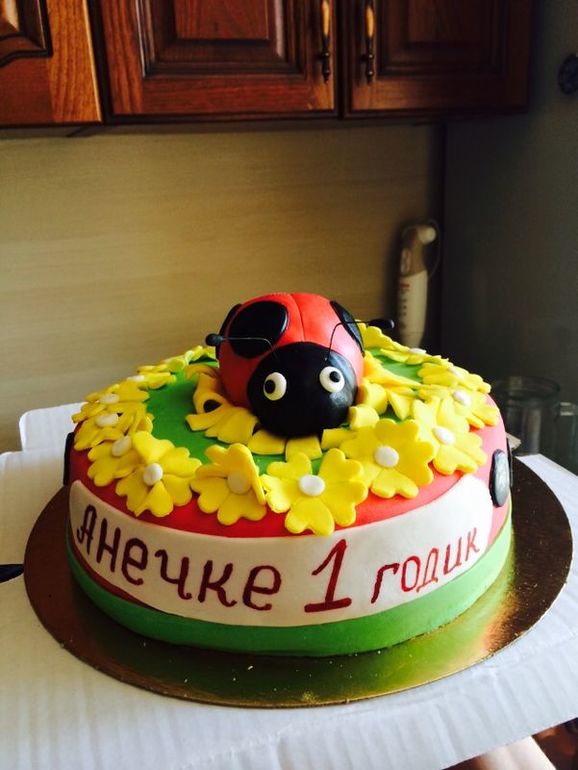 Анютин первый годик