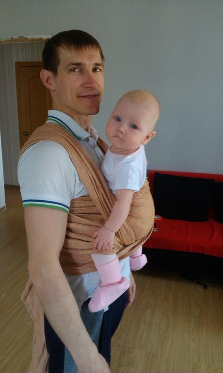 Наш папа теперь тоже слингопапа