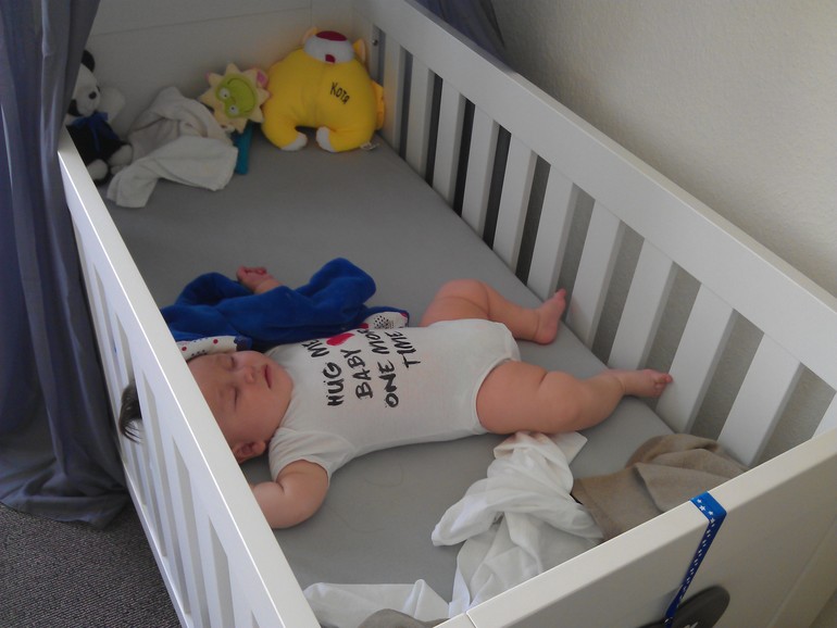 а вот так мы спим на второй дневной сон:))))))