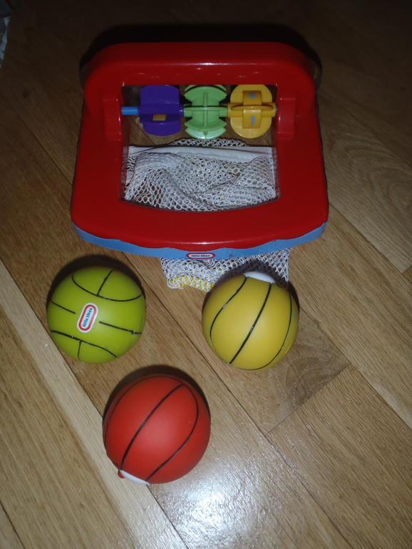 много игрушек для мальчика