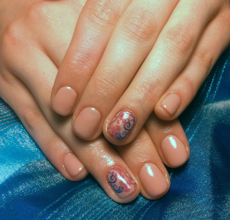 Маникюр с покрытием Shellac.