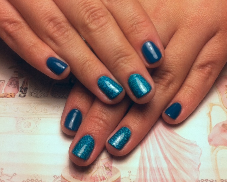 Маникюр с покрытием Shellac.