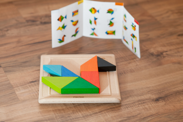 Необычная мозаика головоломка от Plan Toys