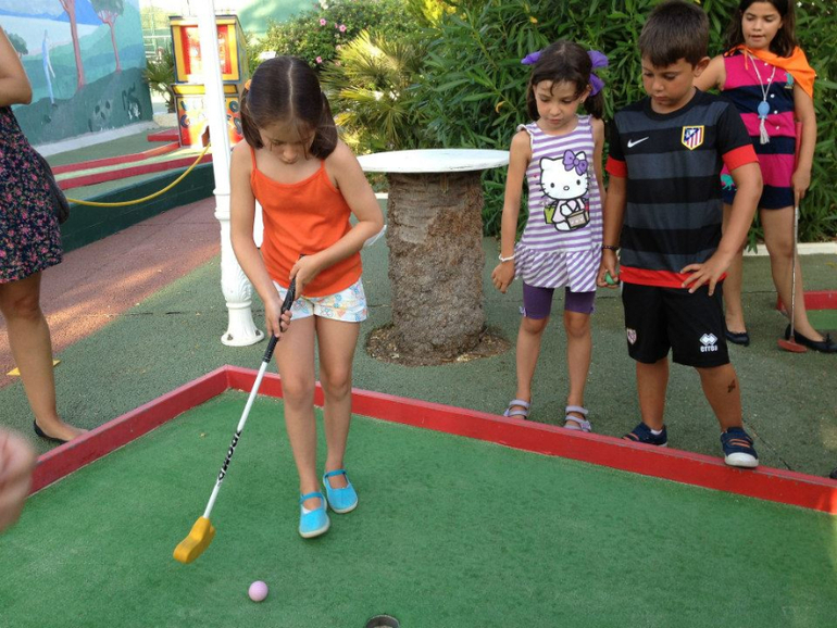 Лушее место для отдыха с малышами - Испания, маленькое море.