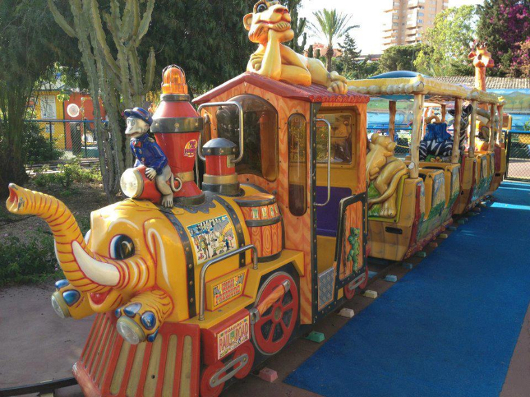 Лушее место для отдыха с малышами - Испания, маленькое море.