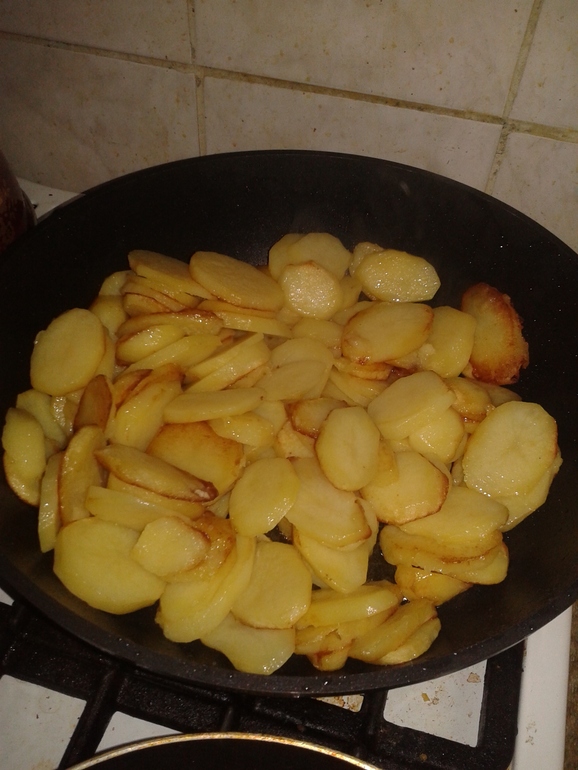 готовлю ужин для семьи