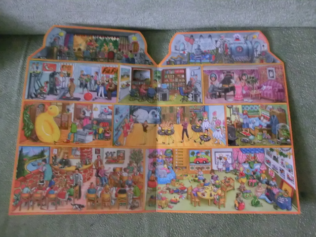 И снова виммельбухи или дом с окошками от Анны Сьюз