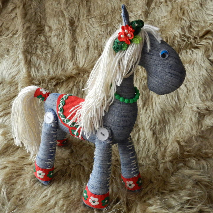 Белогривые лошадки