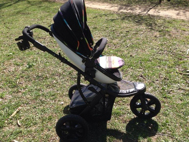 Необычная коляска Guzzie+Guss Casita.