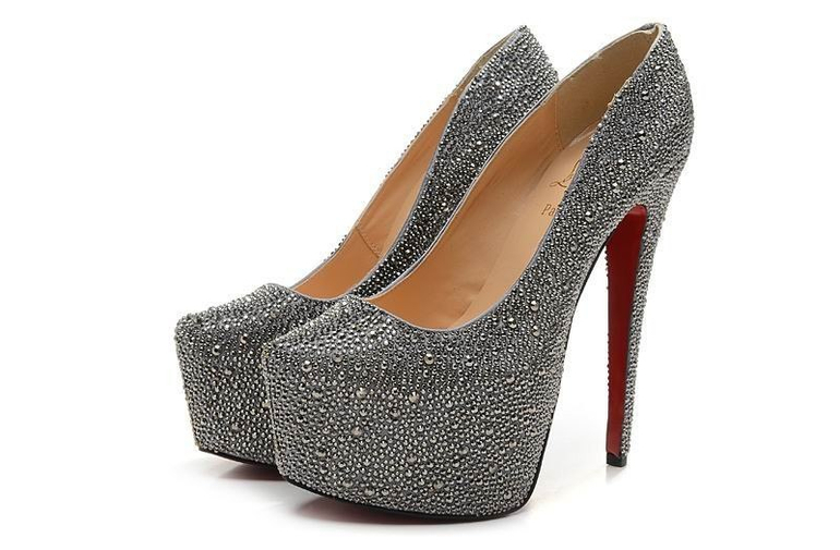 Модная одежда от мировых брендов таких как Louis Vuitton,H&M,Gap,Burberry,Gucci,Chanel,Christian Dior,Dress Cod и еще с десяток мировых люксовых брендов мира