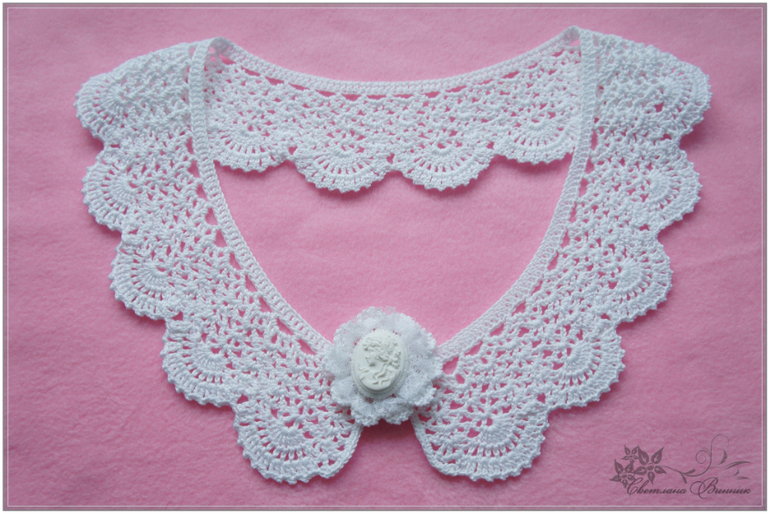 Воротничок и брошь