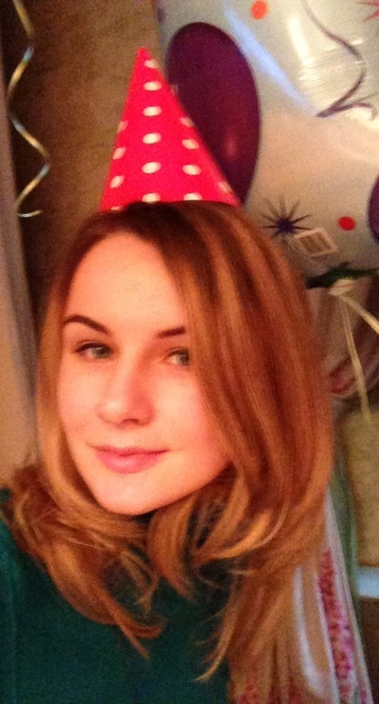 Девочки,сколько мне лет,ну и критика...