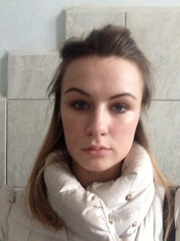 Девочки,сколько мне лет,ну и критика...