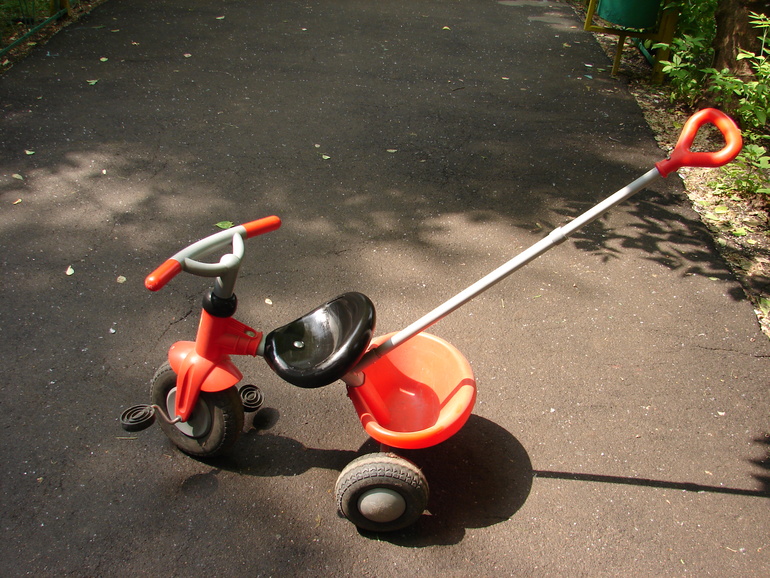 Продам трехколесный велосипед Smoby